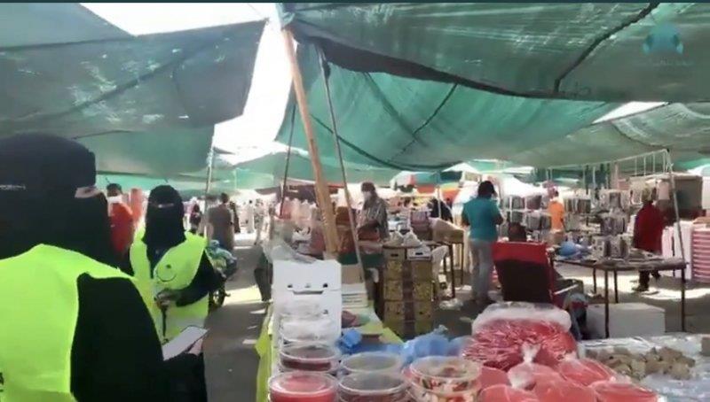 جولة مفاجئة ترصد عدم التقيُّد بلبس الكمامات في السوق الأسبوعي واليومي بـ