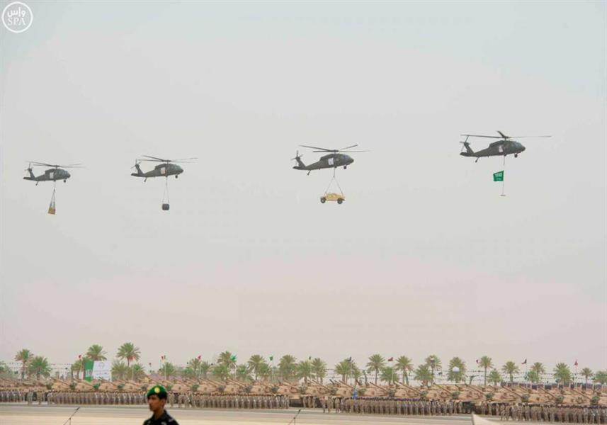 لقطات مميزة من العرض العسكري الختامي لتمرين رعد الشمال