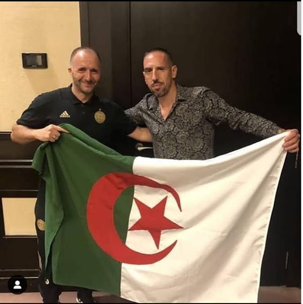 شاهد.. ريبيري يحتفي بمحاربي الصحراء بعد التتويج بأمم أفريقيا 2019 شاهد.. ريبيري يحتفي بمحاربي الصحراء بعد التتويج بأمم أفريقيا 2019