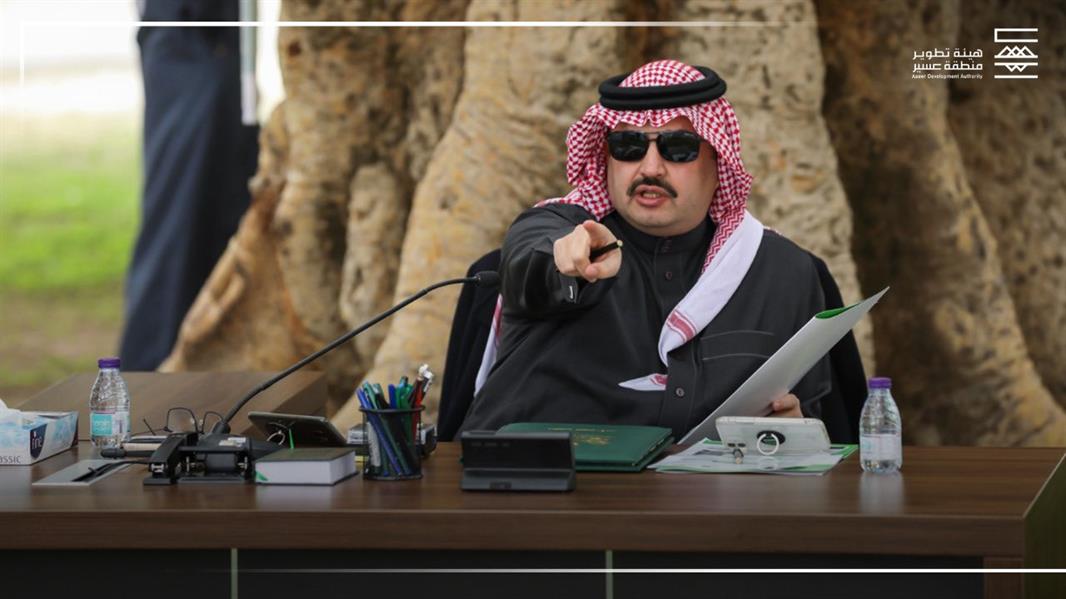 في ظل شجرة في ظل شجرة