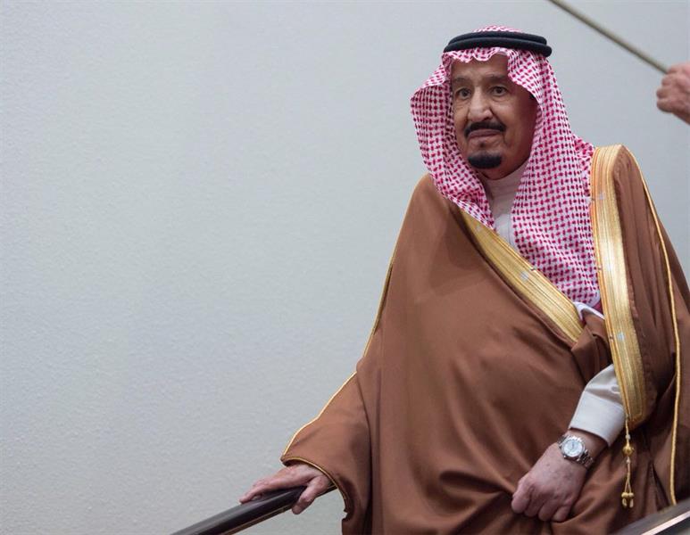 خادم الحرمين الشريفين يرعى المهرجان السنوي لسباق الخيل.. ويسلم كأس المؤسس للأمير فيصل بن خالد (فيديو) خادم الحرمين الشريفين يرعى المهرجان السنوي لسباق الخيل.. ويسلم كأس المؤسس للأمير فيصل بن خالد (فيديو)