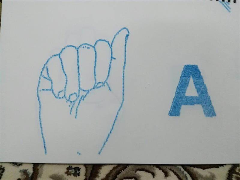 شاهد.. كيف خرجت صورة رسمها كفيف لخادم الحرمين الملك سلمان