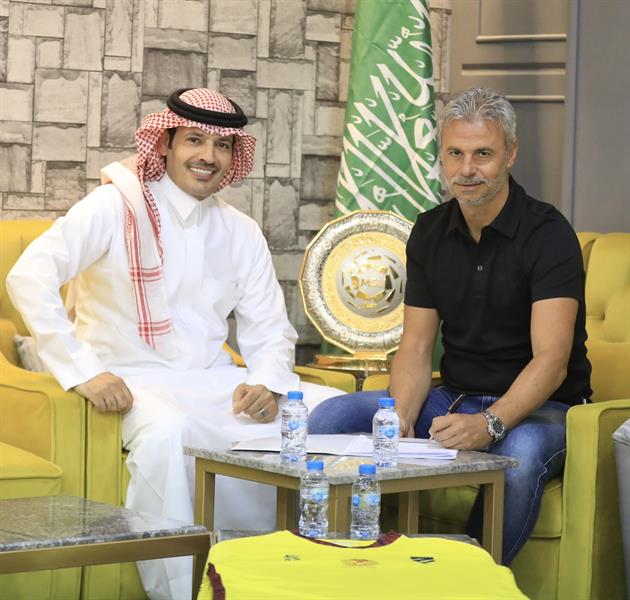 الحزم يتعاقد مع المدرب البرتغالي فيليب غوفيا الحزم يتعاقد مع المدرب البرتغالي فيليب غوفيا