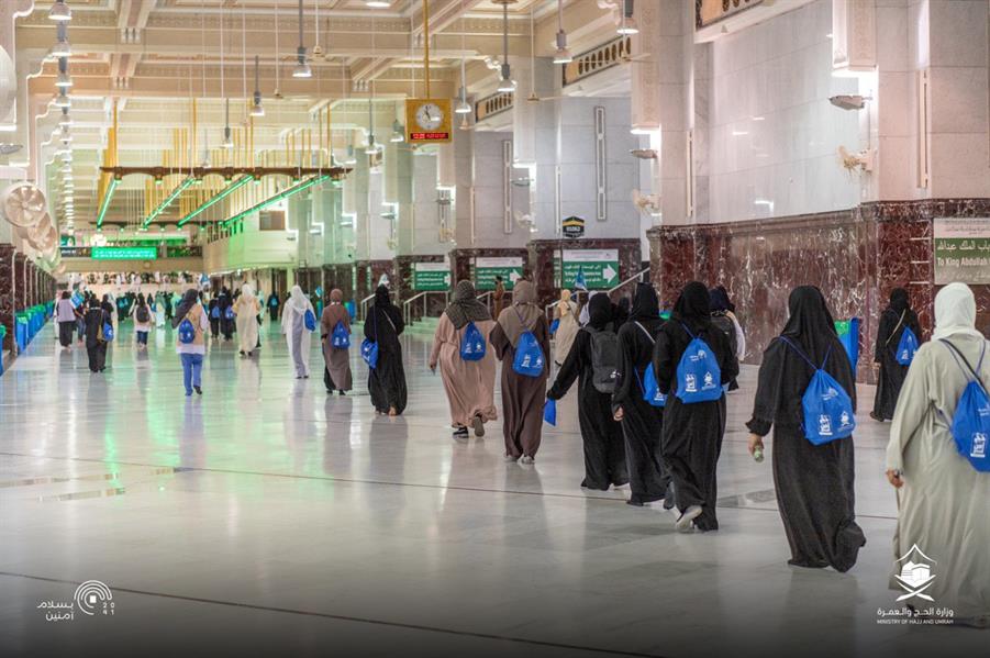 مع الالتزام بالإجراءات الاحترازية.. الحجاج يؤدون الطواف والسعي بين الصفا والمروة 