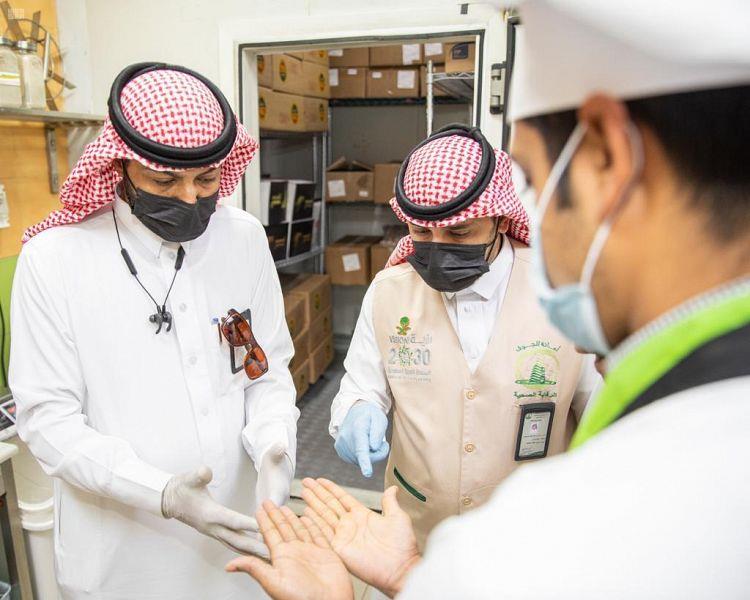 تنفيذ 2400 جولة بالمنشآت التجارية وضبط 35 مخالفة بالجوف تنفيذ 2400 جولة بالمنشآت التجارية وضبط 35 مخالفة بالجوف