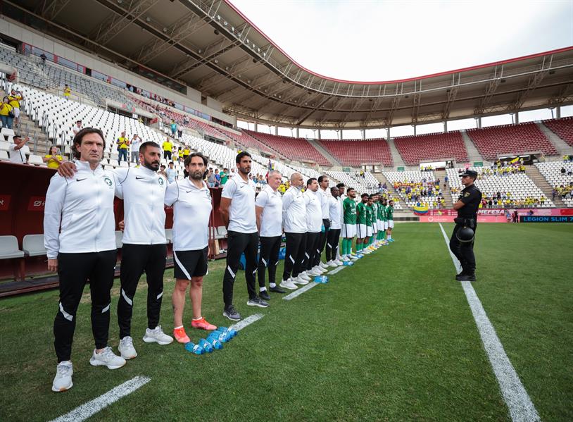 المنتخب الكولومبي يتقدم بهدف في شوط أول أمام الأخضر 