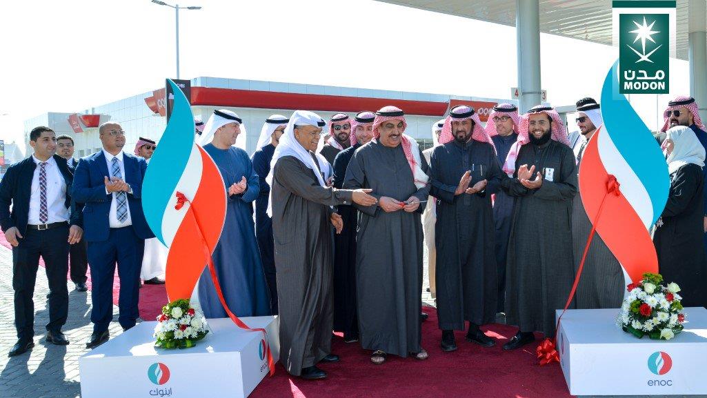 بالصور.. البلدية تفتتح أول محطة وقود نموذجية صديقة للبيئة في الرياض 