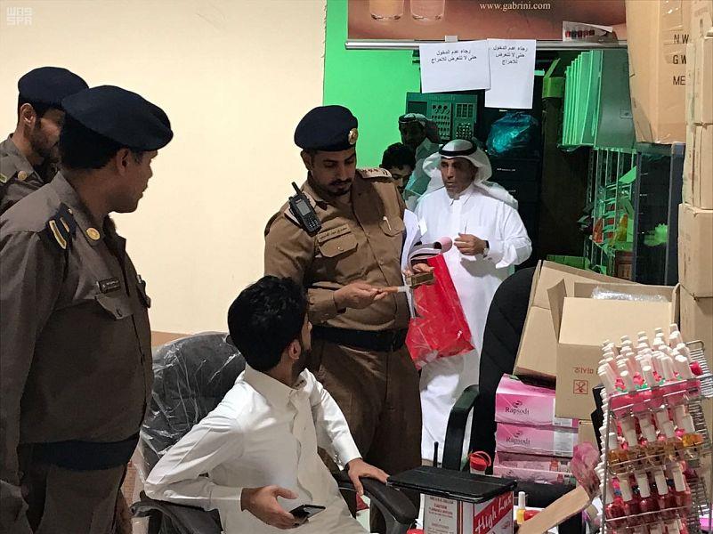 التحفظ على مستودع بالرياض يضم موادّاً تجميلية فاسدة ومكائنً َلتزوير التواريخ التحفظ على مستودع بالرياض يضم موادّاً تجميلية فاسدة ومكائنً َلتزوير التواريخ