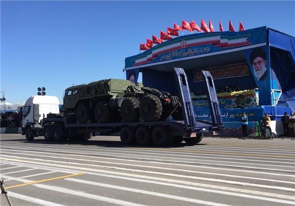  إيران تستعرض أسلحتها الروسية بعرض عسكري