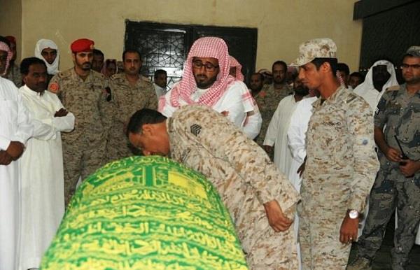 بالصور.. جموع غفيرة تشيع جثمان مساعد قائد اللواء الثامن بجازان