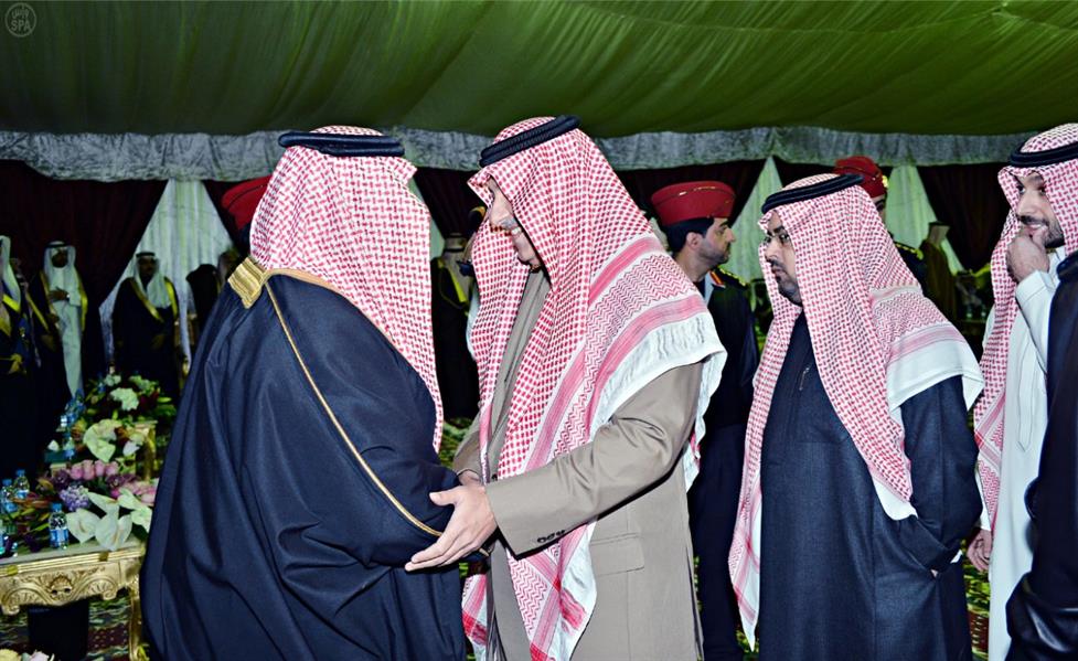 مفتي عام المملكة وأصحاب الفضيلة العلماء والمشايخ يطمئنون على صحة الملك