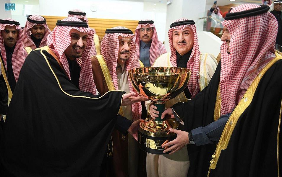 أمير الرياض يتوج الفائزين بكأسَيْ خادم الحرمين والخيالة 