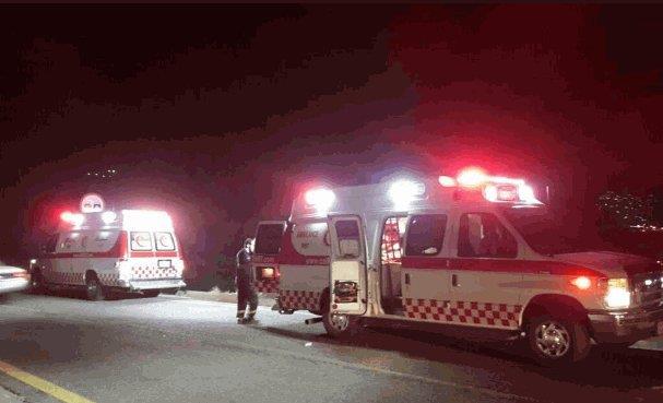 انقلاب مركبة تقل أسرة من ٨ أشخاص في عقبة برمة انقلاب مركبة تقل أسرة من ٨ أشخاص في عقبة برمة