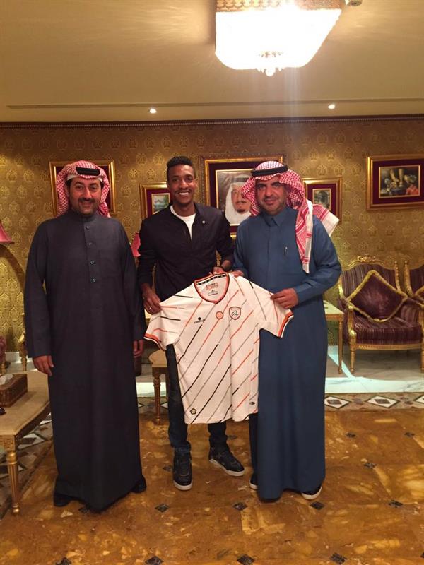 بالصور.. الشباب يتعاقد مع ثلاثي الهلال