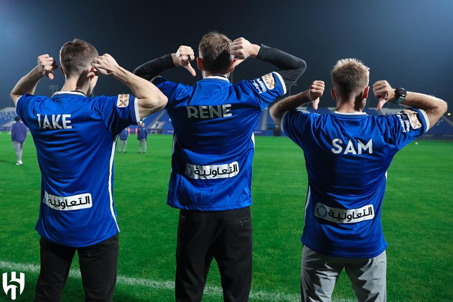 لاعبو الهلال يستقبلون نجوم فورمولا إي الدرعية (صور)