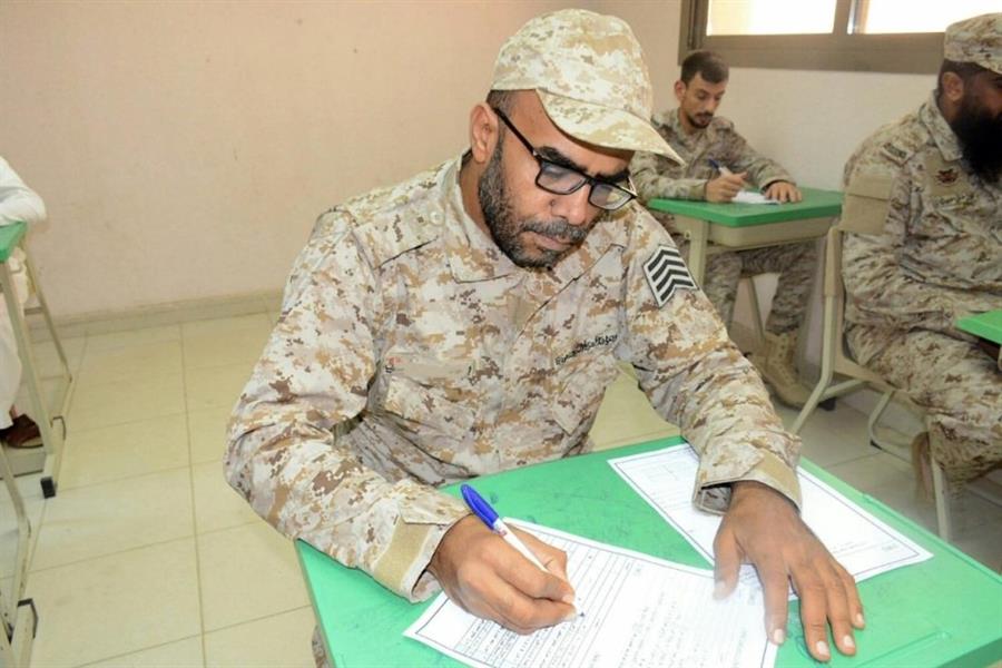 شاهد.. مرابطون بالحد الجنوبي يؤدون اختبارات الفصل الدراسي الأول شاهد.. مرابطون بالحد الجنوبي يؤدون اختبارات الفصل الدراسي الأول