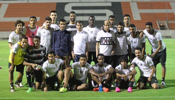   بالصور.. الشباب يواصل مرانه والرئيس يكرم ثلاثة مشجعين ” مكفوفين “