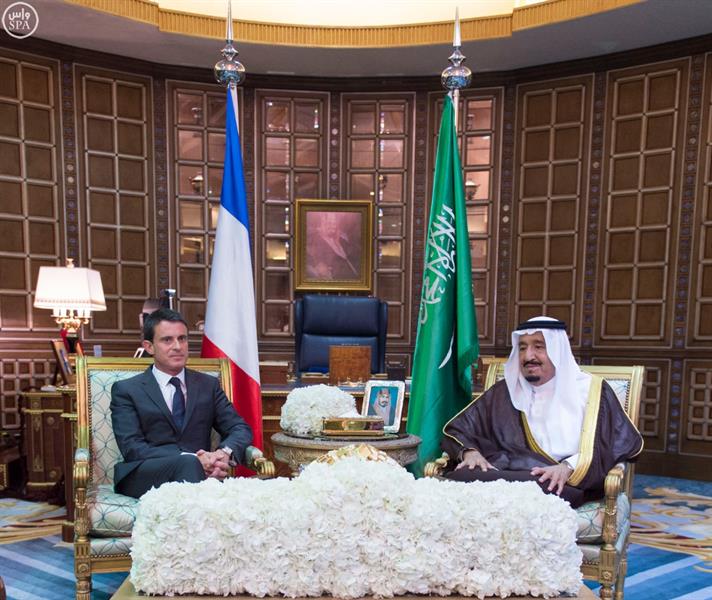 خادم الحرمين الشريفين يعقد جلسة مباحثات مع رئيس الوزراء الفرنسي