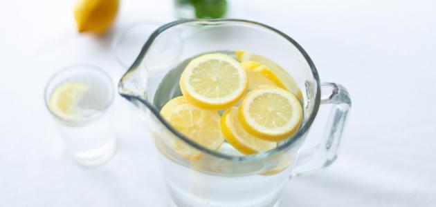 من يفيده شرب الماء مع الليمون؟