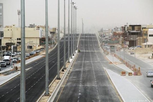  افتتاح جسري تقاطع طريق الملك عبدالعزيز مع طريقي أنس بن مالك والإمام سعود