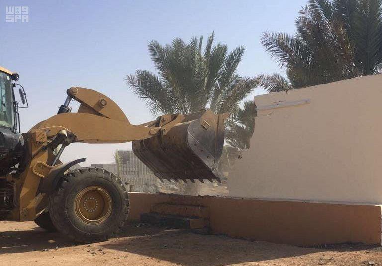في إطار محاربة لصوص الأراضي.. إزالة تعديات على أراضٍ حكومية بالطائف (صور) في إطار محاربة لصوص الأراضي.. إزالة تعديات على أراضٍ حكومية بالطائف (صور)