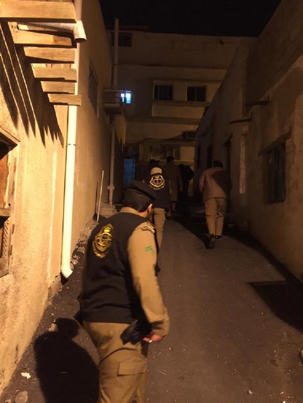 حملة أمنية تطوق منازل بـ4 أحياء وتضبط 30 مجهولاً بالطائف