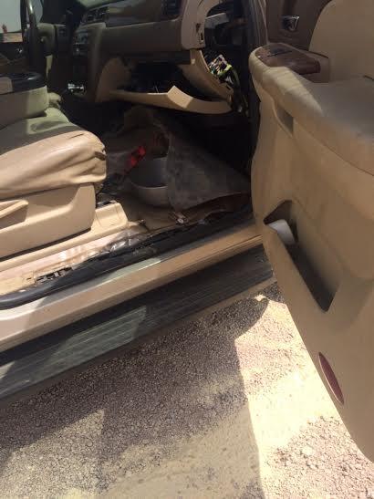 ثعبان يحتلّ مركبة مواطن بعسير ويجبره وعائلته على تركها ثعبان يحتلّ مركبة مواطن بعسير ويجبره وعائلته على تركها