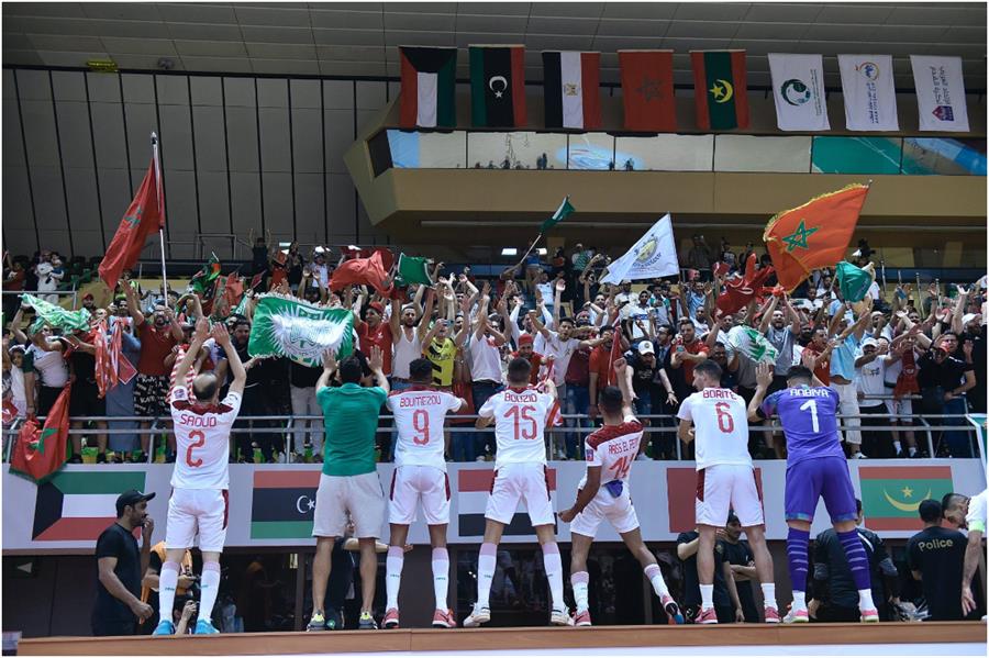 نائب وزير الرياضة يُكرم المنتخب المغربي بكأس العرب لكرة الصالات