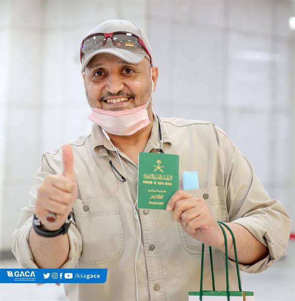 مطار جدة يستقبل عدداً من المواطنين قادمين من القاهرة