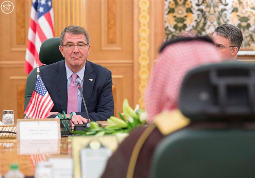 ولي ولي العهد ووزير الدفاع الأمريكي يناقشان التدخلات الإيرانية في شئون دول المنطقة 