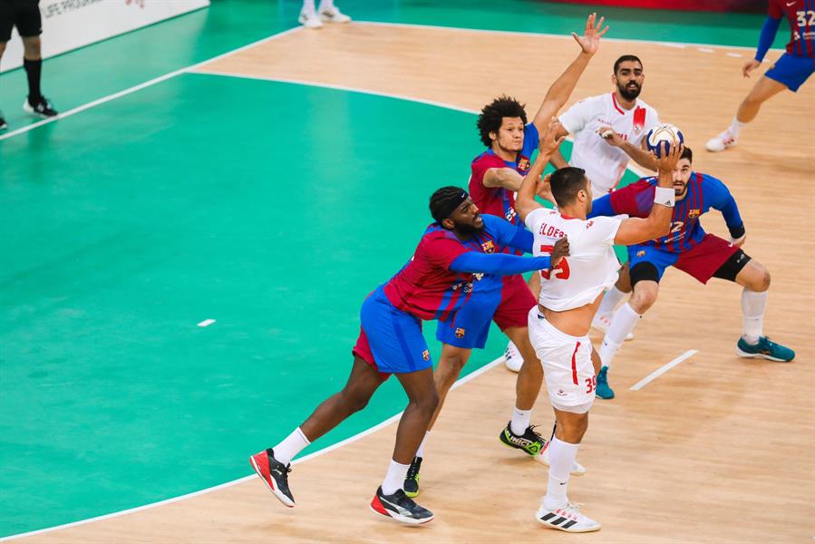 برشلونة يتأهل لنصف نهائي 