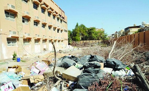 النفايات داخل المدرسة