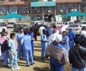 أخبار 24 60 طالبا من كلية الغد يتجمعون في أبها ويشكون فوقية أعضاء هيئة التدريس