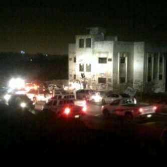 تجمع شباب بريدة عند أحد المباني المهجورة