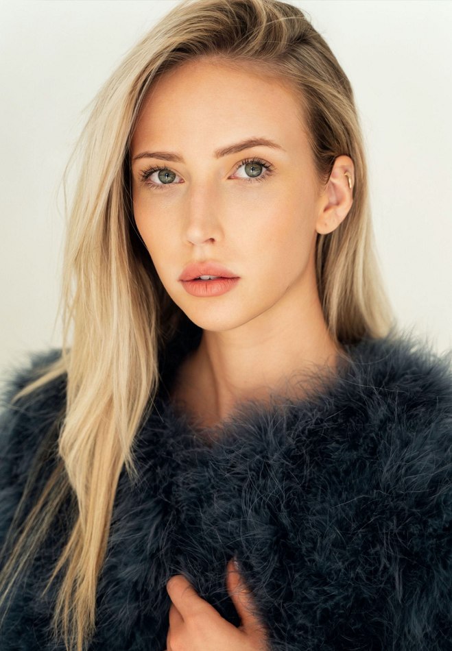 Jillian Hopkinson represented by B & M Models