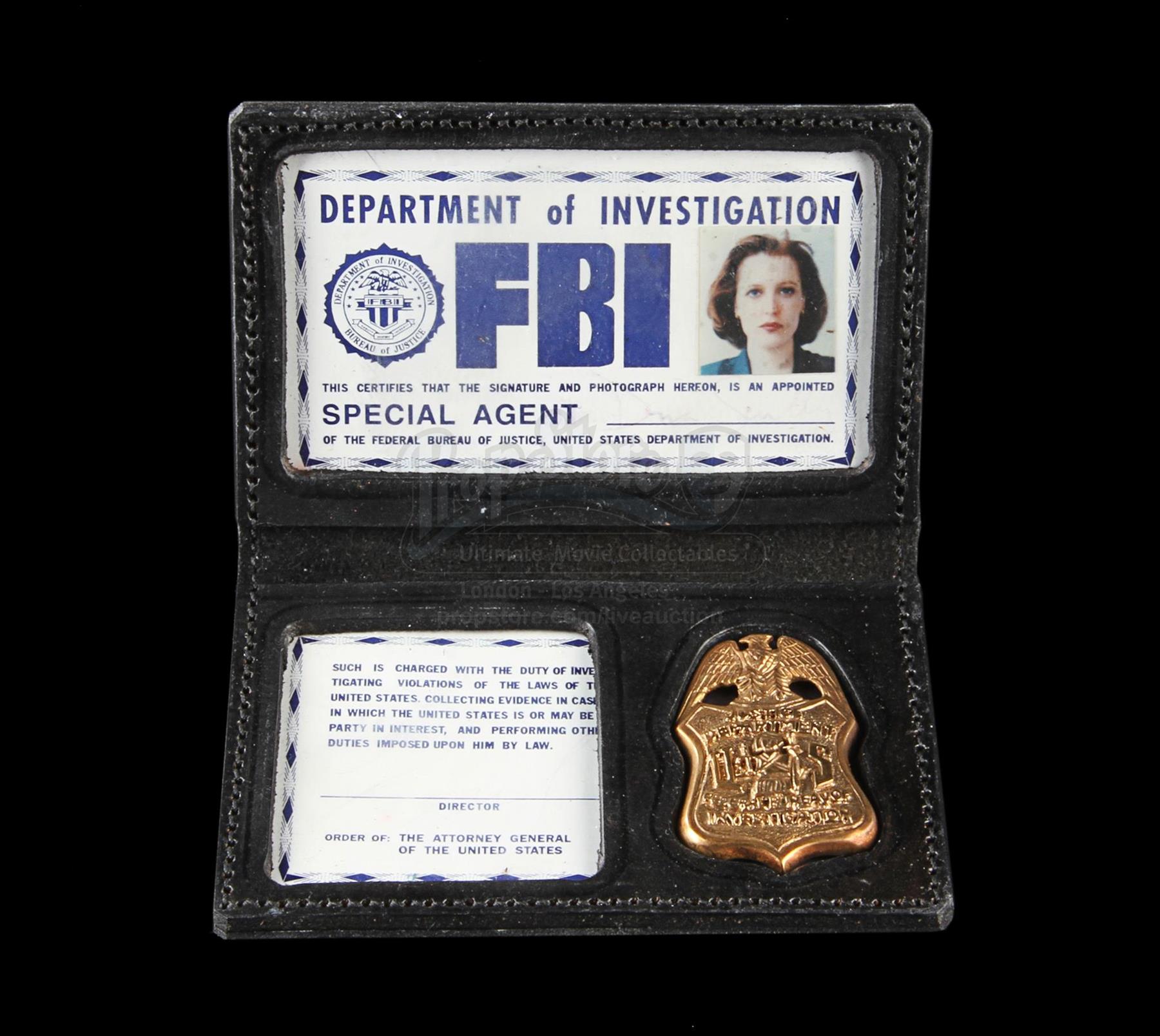 документ агента. Dana scully fbi. фокс малдер fbi. удостоверение фбр секретные материалы. документ агента.