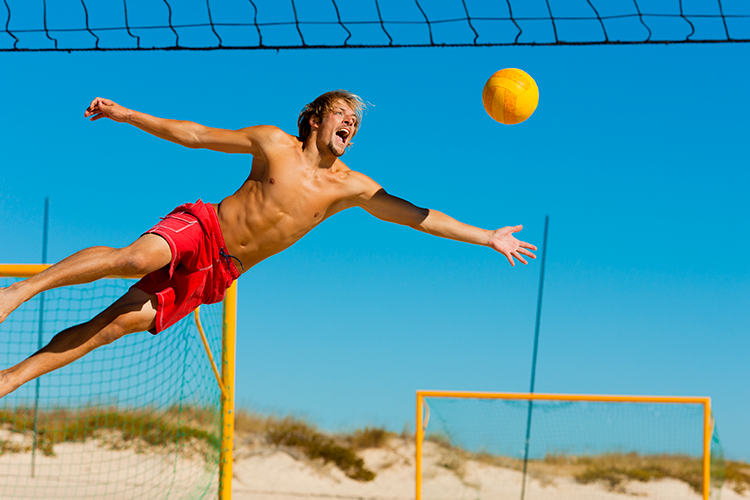 Enterrement de vie de garçon à Barcelone beach games avec Crazy EVG