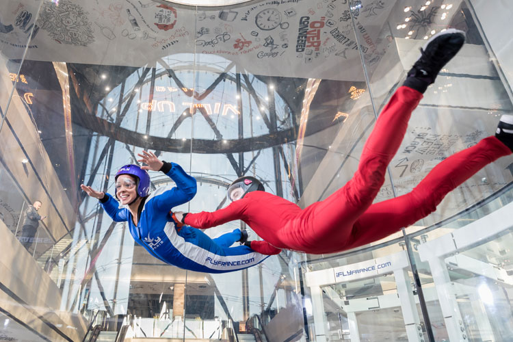 enterrement de vie de jeune fille à Paris organisé par Crazy-France Simulateur de Chute libre