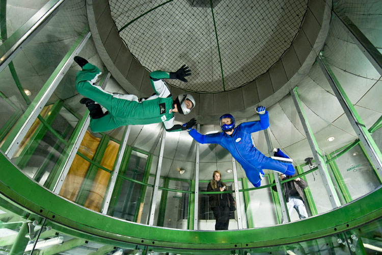 Simulateur Chute libre pour mon EVG à Berlin | Enterrement de vie de garçon | idée enterrement de vie de garçon | activité enterrement de vie de garçon | idée evg | activité evg