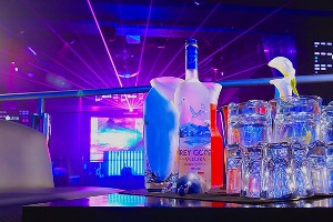 Boîte et bouteilles pour mon EVG à Bucarest | Enterrement de vie de garçon | idée enterrement de vie de garçon | activité enterrement de vie de garçon | idée evg | activité evg