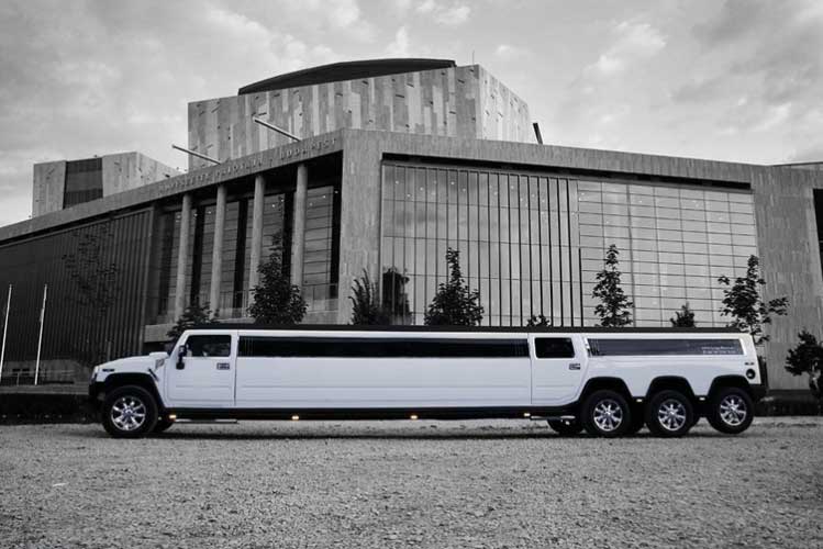White H. Limo (21pers) pour mon EVG à Budapest | Enterrement de vie de garçon | idée enterrement de vie de garçon | activité enterrement de vie de garçon | idée evg | activité evg