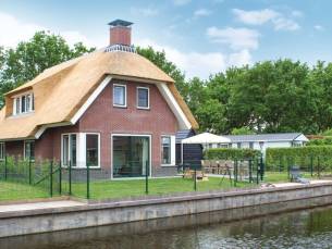 Vakantiehuis voor maximaal 10 personen op vakantiepark in Idskenhuizen