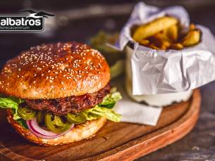 Burger + friet + drankje naar keuze