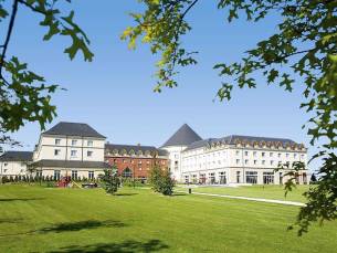 8 daagse vliegvakantie naar Grand Magic in magny le hongre, frankrijk