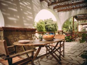 Trikalioti's Lush Estate Apt Afrodity