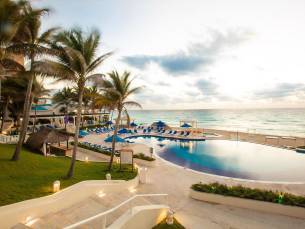 Seadust Cancun Family