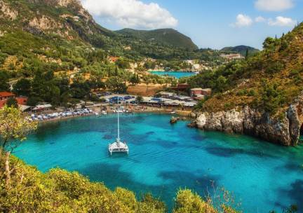 4*- Zonvakantie op Corfu incl. vlucht, huurauto en ontbijt