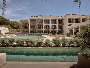 Planos Deluxe Hotel
