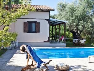 Monodentri Villas