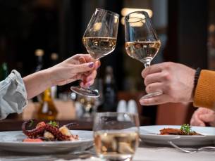 MEGA DEAL! ⚡️ Geniet op een prachtig landgoed vlakbij Giethoorn, nabij de Nationale Parken Weerribben-Wieden en Drents-Friese Wold. incl. ontbijt, 3-gangendiner + GRATIS parkeren!